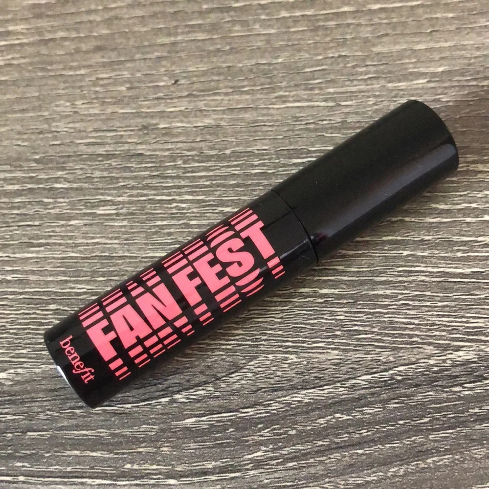 ❤️$5 NWT Benefit Fan Fest Mascara in Black